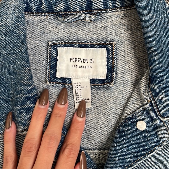 Forever 21 cropped Denim Jacket - Picture 2 of 3